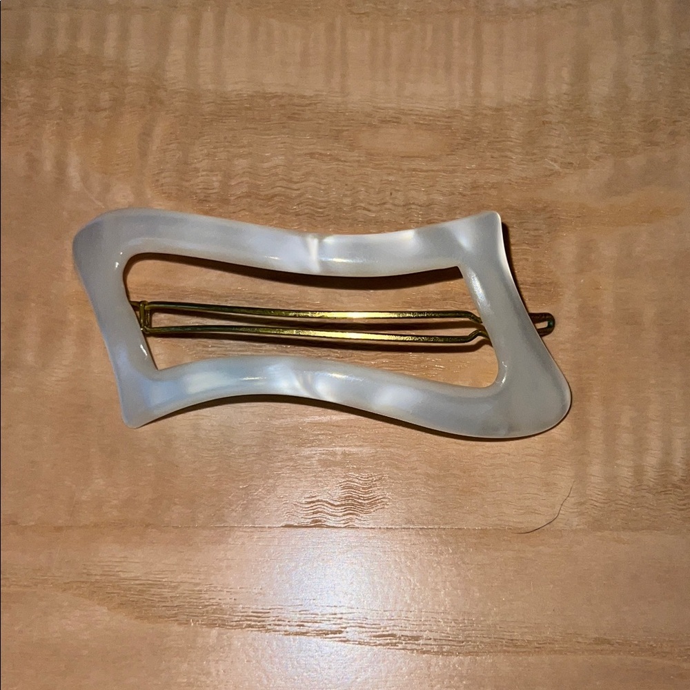 Vintage Pearlized Hair Clip